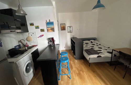 Quartier de la Chapelle Apartment | Studio Métro Marx Dormoy Paris 18