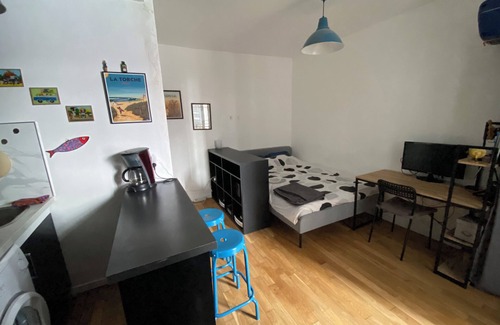 Quartier de la Chapelle Apartment | Studio Métro Marx Dormoy Paris 18