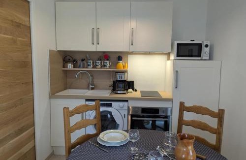 Baignes-Sainte-Radegonde Apartment | Studio moderne avec terrasse, parking et WIFI - FR-1-653-262