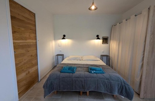 Baignes-Sainte-Radegonde Apartment | Studio moderne avec WiFi et parking à Baignes - FR-1-653-270