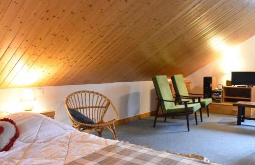 Meribel Apartment | Studio mezzanine 5 pers. à Méribel, 100m des pistes, proche commerces - Balcon, parking, casier à skis - FR-1-180-366