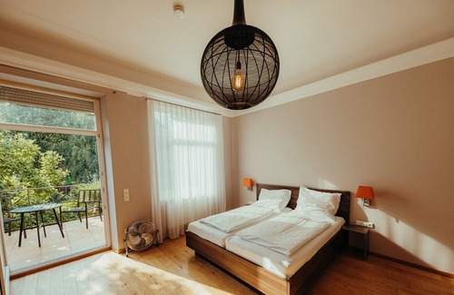 Weststadt House | Studio mit Balkon und Eigener Voll Ausgestatteter Kochnische