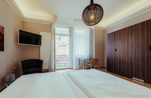 Weststadt House | Studio mit Balkon und Eigener Voll Ausgestatteter Kochnische