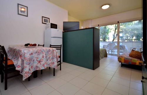 Bibione Pineda Apartment | Studio mit Klimaanlage und Balkon