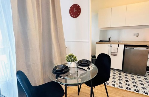 Cœur de Ville Apartment | Studio Moderne et Paisible à Proximité de Paris