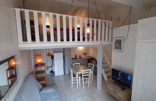 Valras-Plage Apartment | Studio n ° 2 with terrace, 4 people.