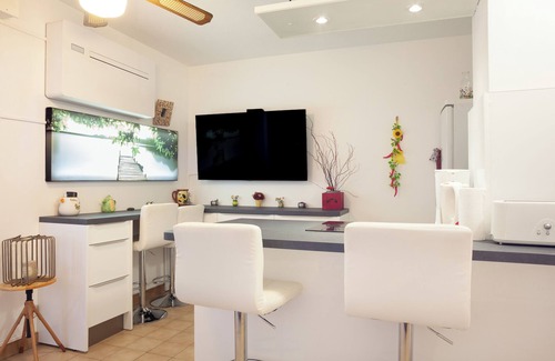 Le Pradet Apartment | Studio "Near the Beaches" with Private Loggia and Wi-Fi