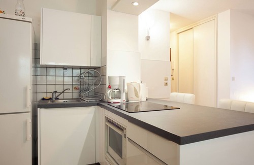 Le Pradet Apartment | Studio "Near the Beaches" with Private Loggia and Wi-Fi