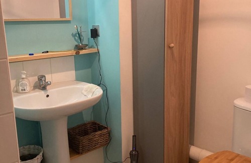 Vieux Malakoff Apartment | Studio near train station and Jardin des Plantes, in a quiet location