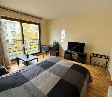 Issy-les-Moulineaux Apartment | Studio neuf proche de Paris