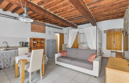 Portoferraio Old Town Apartment | Studio 'Nido D'amore' with Wi-Fi and Air Conditioning