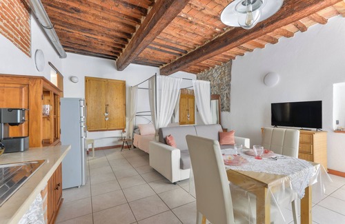 Portoferraio Old Town Apartment | Studio 'Nido D'amore' with Wi-Fi and Air Conditioning