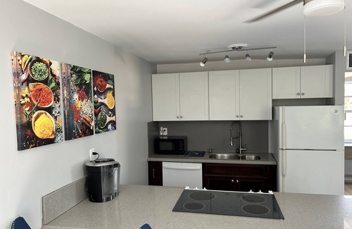 Lake Park Apartment | Studio on a second floor with huge private back yard