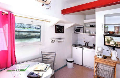 2nd Arrondissement Apartment | Studio on Barge, Le Cormoran, Edge of the Saône in Lyon