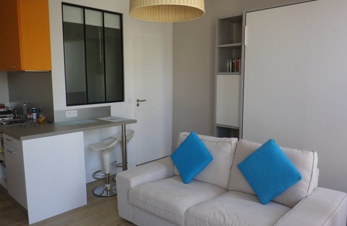 Vannes Apartment | Studio on the port of Vannes for 2 people - self-contained arrival. Free WiFi