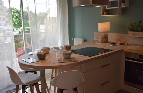 Saint-Palais-sur-Mer Apartment | Studio on the seafront, 20 metres from the beach, completely renovated and fully equipped
