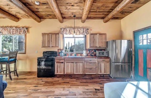 Sedona Apartment | Studio, Peaceful Retreat in Chapel Area-Pets OK! Rustic Stay!