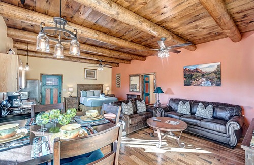 Sedona Apartment | Studio, Peaceful Retreat in Chapel Area-Pets OK! Rustic Stay!