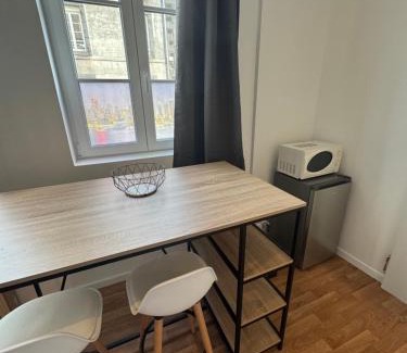 Mayenne Apartment | Studio Pensée - Proche centre ville