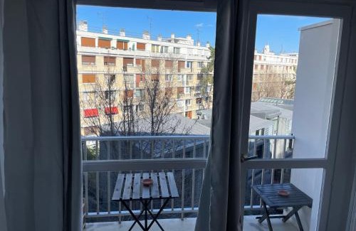 Republique–Point-du-Jour Apartment | Studio pour 2 personnes avec Balcon Metro Marcel Sambat