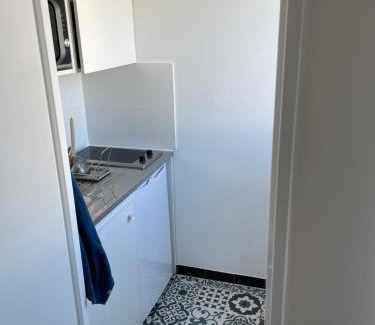 Republique–Point-du-Jour Apartment | Studio pour 2 personnes avec Balcon Metro Marcel Sambat