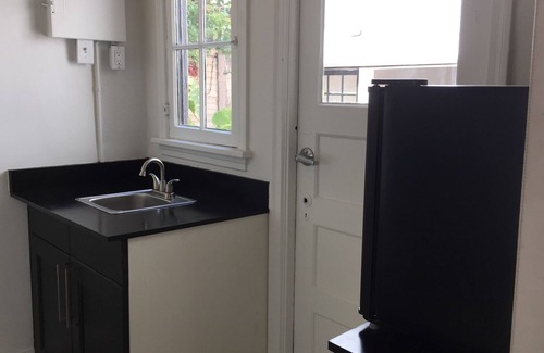 Larchmont Apartment | studio+PRIVATE+Courtyard+BBQ Walkscore 95 stroll to Larchmont village!!