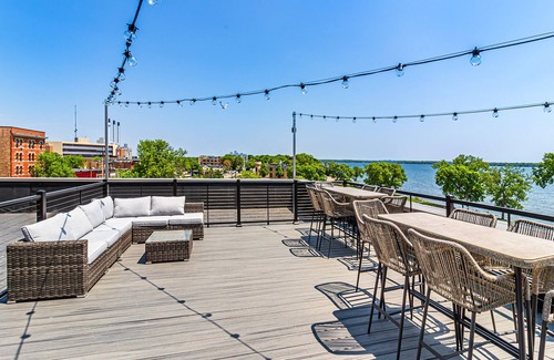 Madison House | Studio Queen in the heart of downtown.