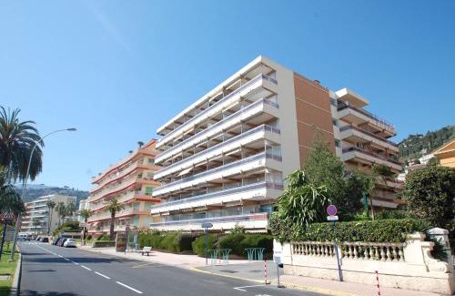 Menton Apartment | Studio rénové face mer avec terrasse, clim, wifi et proche commodités à Menton - FR-1-196-167