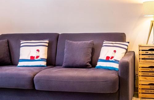 Port-Louis Apartment | Studio rénové proche plages et bourg - Port-Louis, 2 pers., RDC, Wi-Fi, jardin commun - FR-1-349-108