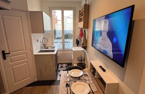 Combat Apartment | Studio Refait à Neuf Paris 19 - Buttes Chaumont - au Sommet de la Butte Bergeyre