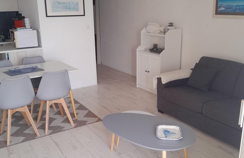 Les Sables d'Olonne Apartment | STUDIO REMBLAI FACING THE BEACH