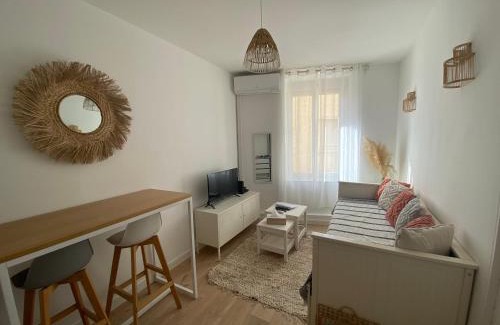 Les Sablettes Apartment | Studio ROMY les pieds dans l'eau 10 m de la mer