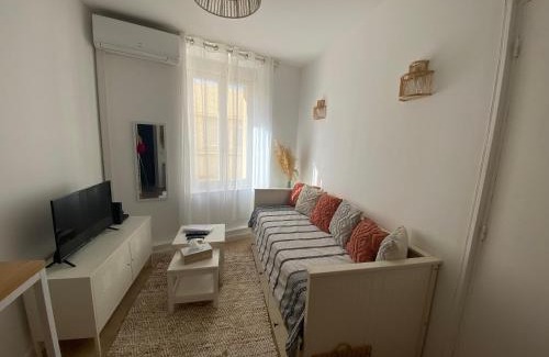 Les Sablettes Apartment | Studio ROMY les pieds dans l'eau 10 m de la mer