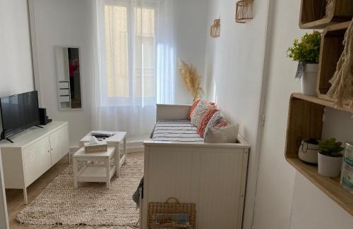 Les Sablettes Apartment | Studio ROMY les pieds dans l'eau 10 m de la mer