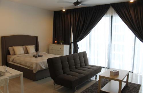 Shah Alam House | Studio Room next to SCCC at Trefoil Setia Alam for 2-4 pax