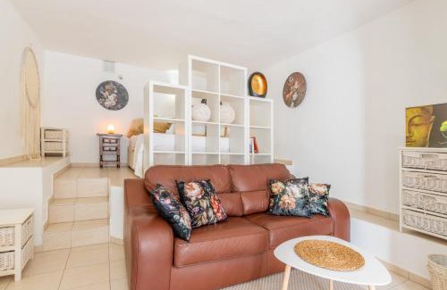 Pinar del Advocat Apartment | Studio Sillero Dos