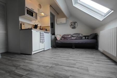 Valenciennes Apartment | Studio "Sous les toits", Proche Hyper Centre et Commerces !