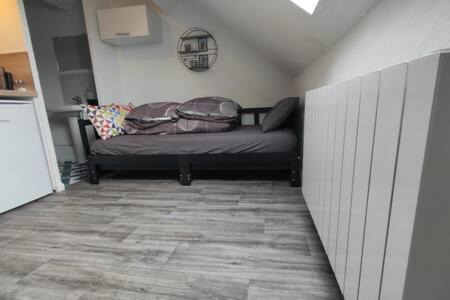 Valenciennes Apartment | Studio "Sous les toits", Proche Hyper Centre et Commerces !