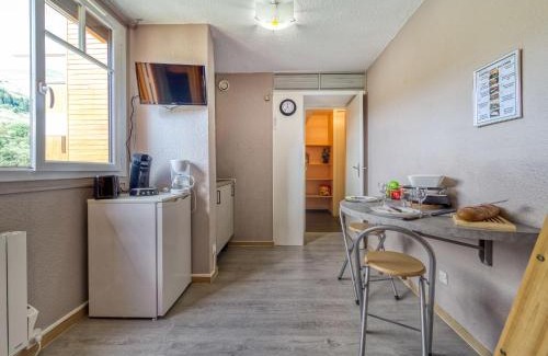 Le Corbier Apartment | Studio Soyouz Vanguard-98 by Interhome