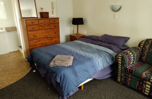 Palmerston North Apartment | Studio space on FitzAve. Walk to the Square / Esplanade.