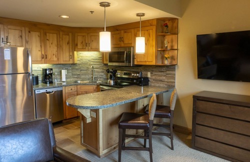 Park City House | Studio Steps to Red Pine Gondola & Canyons Village by RedAwning - Save 20% on 7+ Nights!