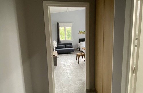 Aulnay-sous-Bois Apartment | Studio Superieur Gris N°2