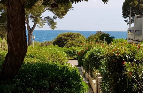 Les Issambres Apartment | Studio. Terrace. Swimming pool. Sea view. Beach.