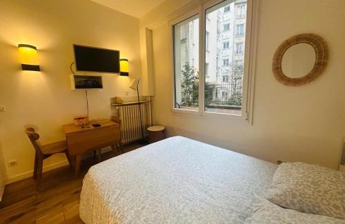 Passy Apartment | Studio Tour Eiffel Quai de Seine Paris