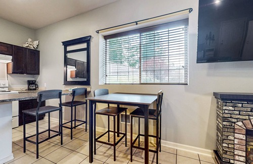 Bonney Lake Apartment | Studio unit with full kitchen, W/D, fireplace, & patio area