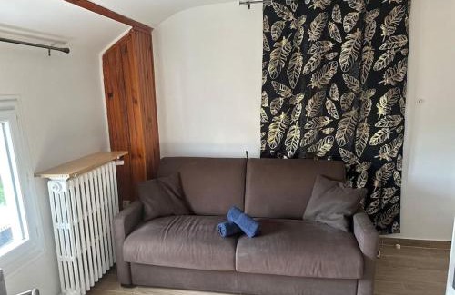 Pierrefitte-sur-Seine Apartment | Studio very close to ligne 13 tram 5 Saint-Denis