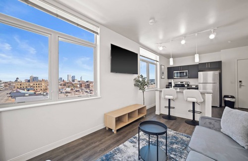 Fifth Ward Apartment | Studio View Of Downtown Near Lake Michigan