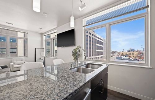 Fifth Ward Apartment | Studio View Of Downtown Near Lake Michigan