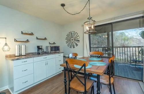 Lake Lure Apartment | Studio Villa in Lake Lure with Rumbling Bald Resort Amenities