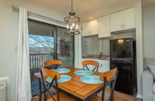 Lake Lure Apartment | Studio Villa in Lake Lure with Rumbling Bald Resort Amenities